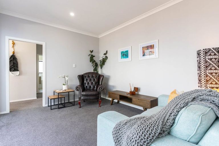 Photo of property in 28 Queen Charlotte Drive, Aotea, Porirua, 5024