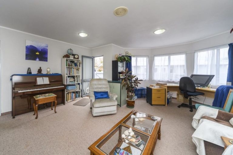 Photo of property in 84 Hillcrest Drive, Kelvin Grove, Palmerston North, 4414