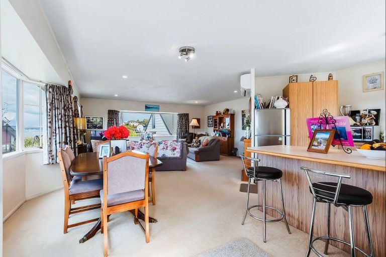 Photo of property in 2/8 Kinder Street, Acacia Bay, Taupo, 3330