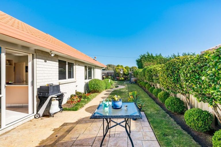 Photo of property in 28 Beach Haven Place, Paraparaumu Beach, Paraparaumu, 5032