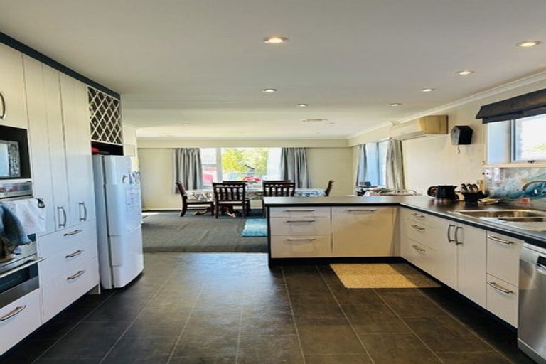Photo of property in 91 Warren Crescent, Hillmorton, Christchurch, 8025