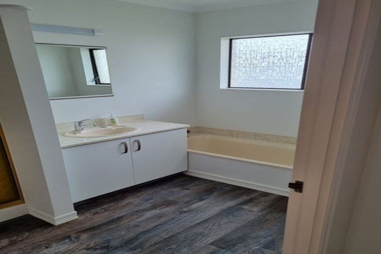 Photo of property in 23a Tukapa Street, Westown, New Plymouth, 4310