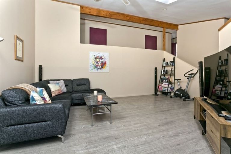 Photo of property in 40 Finn Place, Totara Vale, Auckland, 0629