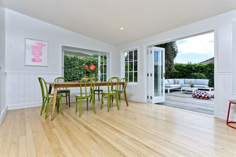 Photo of property in 2/4 Stratford Avenue, Milford, Auckland, 0620