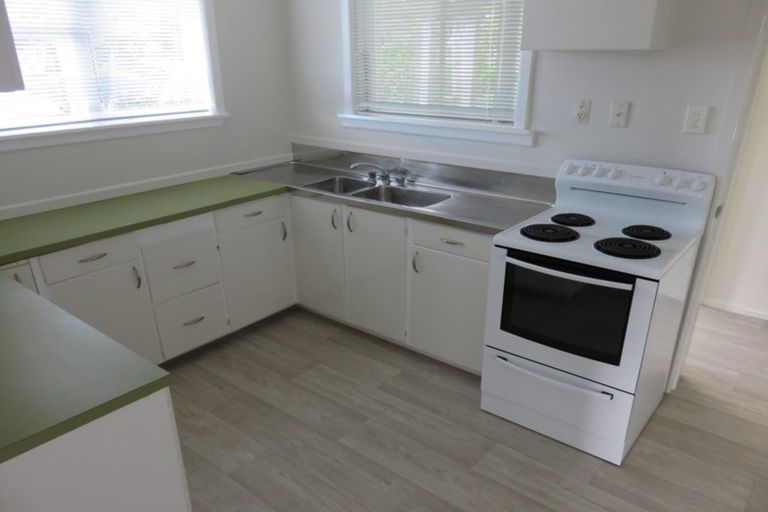 Photo of property in 1/12 Holiday Road, Stanmore Bay, Whangaparaoa, 0932