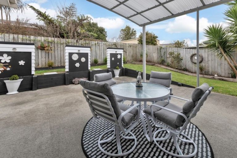Photo of property in 18 Resolution Place, One Tree Point, 0118