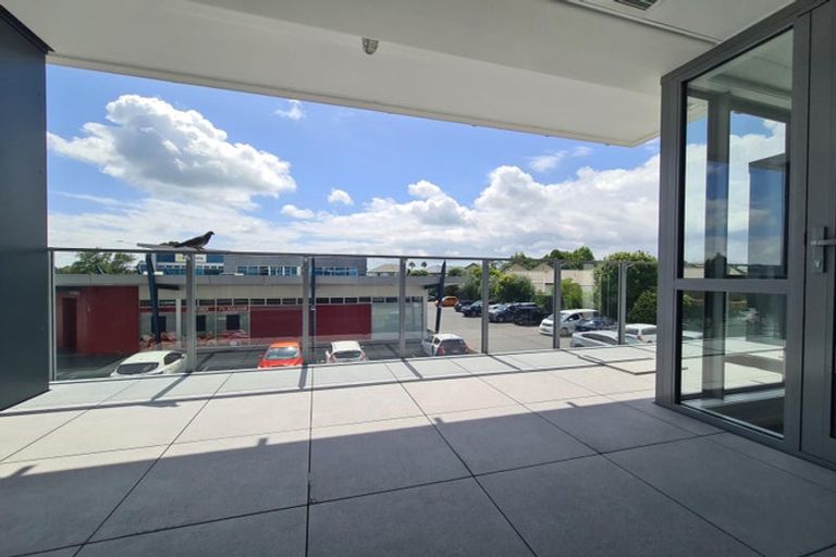 Photo of property in Bella Vista, 1f/84 Gunner Drive, Te Atatu Peninsula, Auckland, 0610