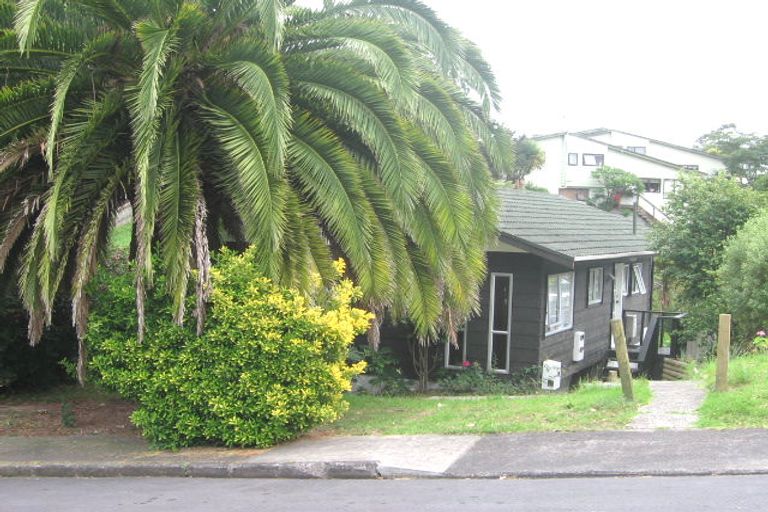 Photo of property in 19 Lancelot Place, Glenfield, Auckland, 0629
