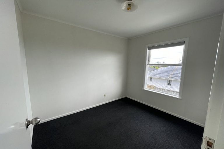 Photo of property in 98 Tirimoana Road, Te Atatu South, Auckland, 0602
