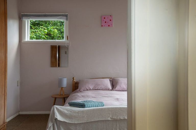 Photo of property in 174 Queens Drive, Lyall Bay, Wellington, 6022