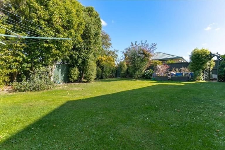 Photo of property in 9a Cherry Place, Casebrook, Christchurch, 8051