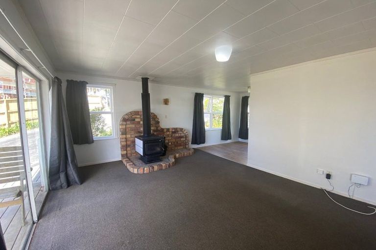 Photo of property in 8 Silver Birch Rise, Henderson, Auckland, 0612
