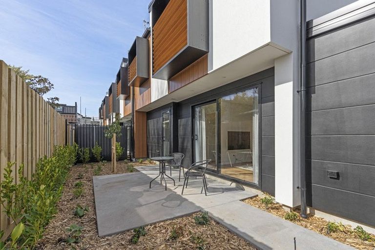 Photo of property in 2/130 Holly Road, St Albans, Christchurch, 8014