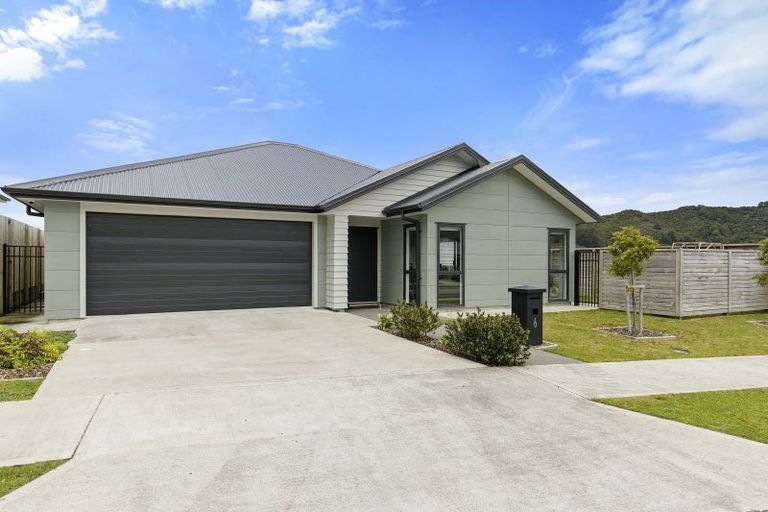 Photo of property in 6 Te Ara O Roimata, Wainuiomata, Lower Hutt, 5014