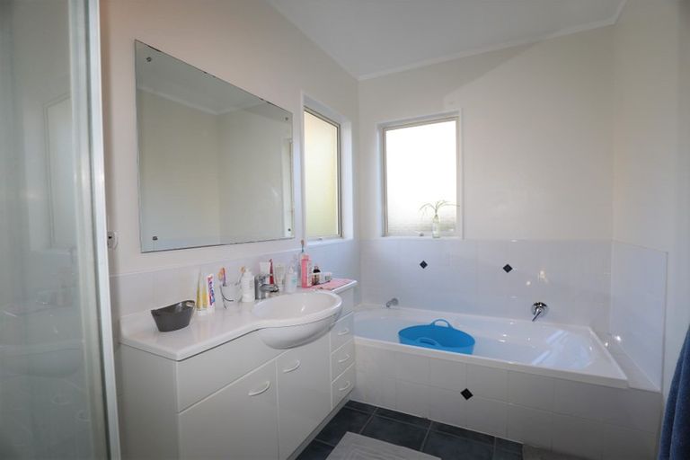 Photo of property in 4 Vida Place, Howick, Auckland, 2014