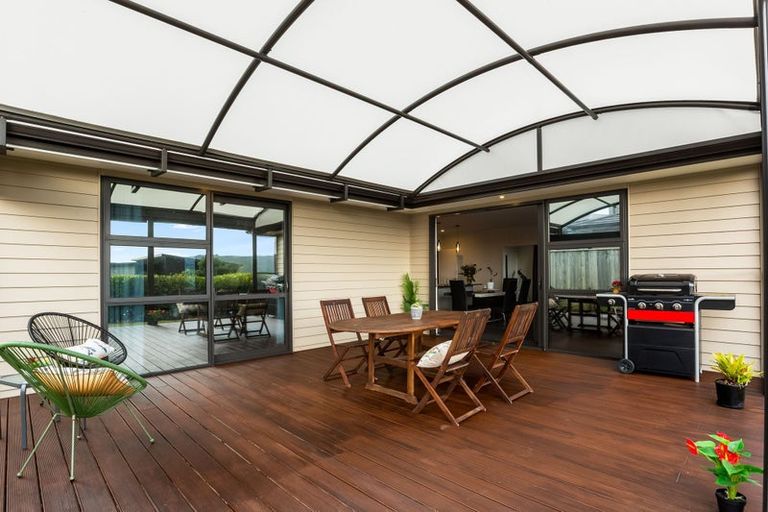 Photo of property in 5 Waitaria Terrace, Aotea, Porirua, 5024