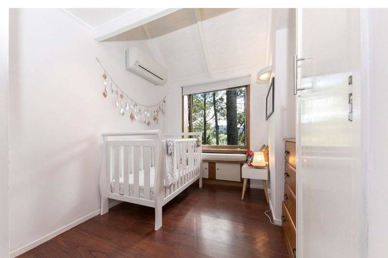 Photo of property in 125 Laingholm Drive, Laingholm, Auckland, 0604