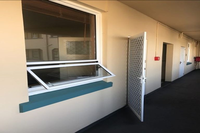 Photo of property in Devonport Apartments, 36/127 Saint Aubyn Street, New Plymouth, 4310