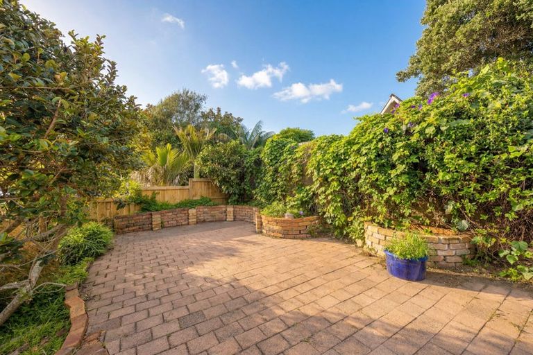 Photo of property in 1/22 Sandown Road, Rothesay Bay, Auckland, 0630