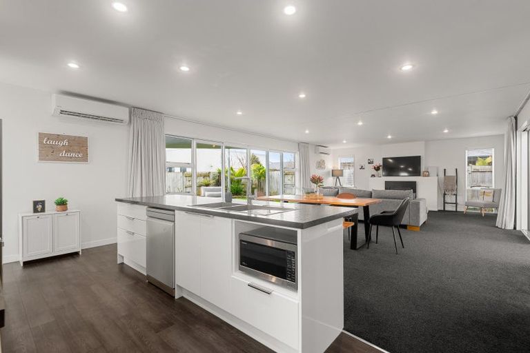 Photo of property in 10 Monaco Grove, Fitzherbert, Palmerston North, 4410