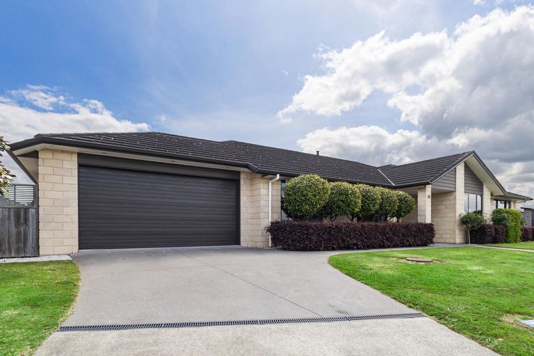 Photo of property in 2 Kowhai Drive, Cambridge, 3434