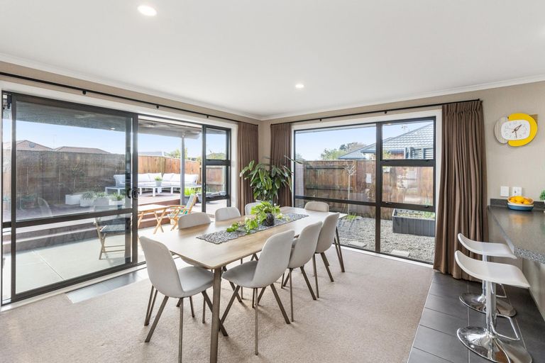 Photo of property in 7 Medallion Court, Kelvin Grove, Palmerston North, 4414