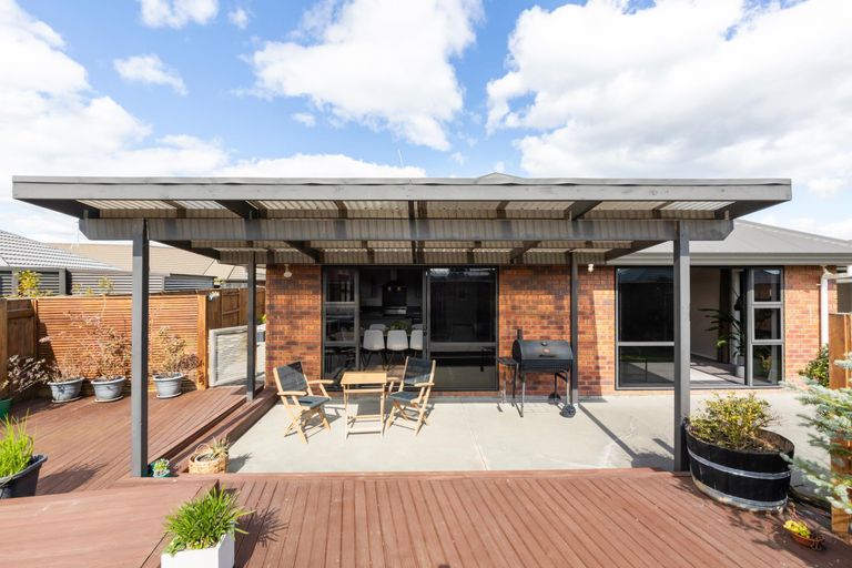 Photo of property in 7 Medallion Court, Kelvin Grove, Palmerston North, 4414