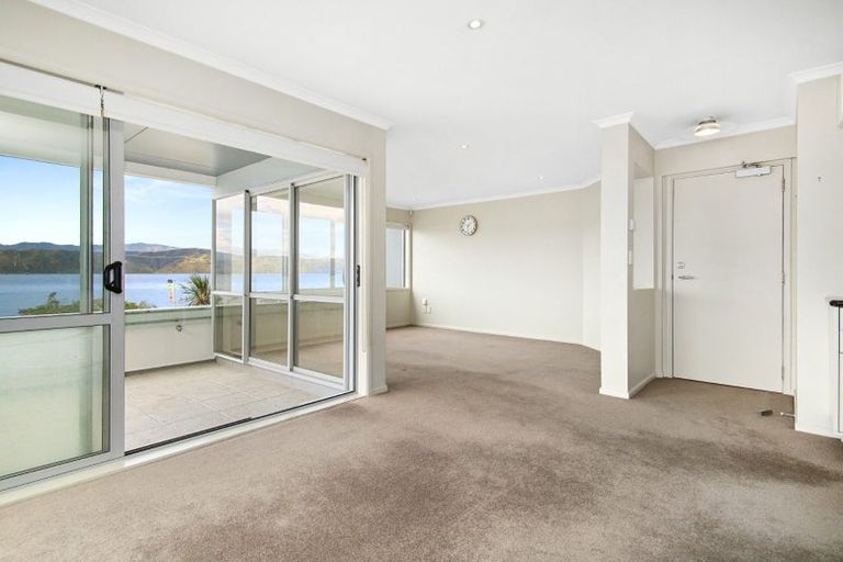 Photo of property in 275u2 Karaka Bay Road, Karaka Bays, Wellington, 6022