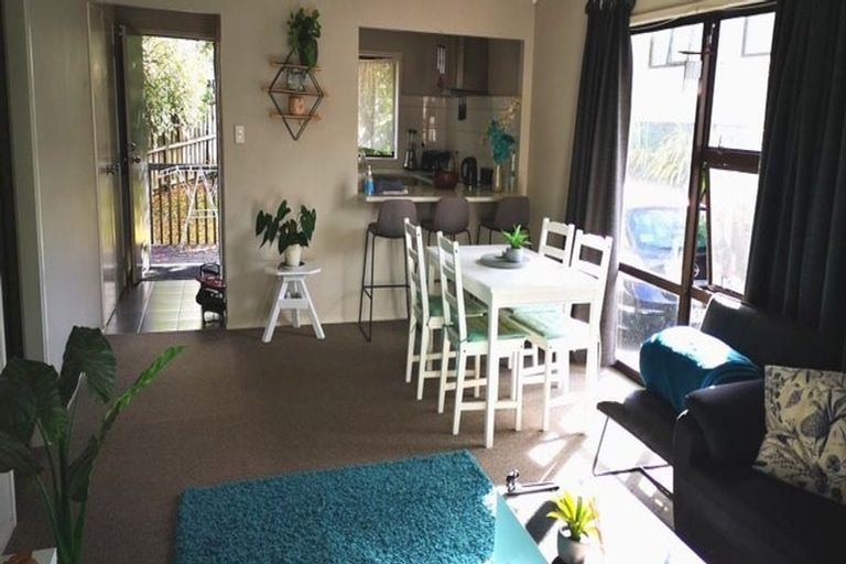 Photo of property in 2/59 Seaview Road, Glenfield, Auckland, 0629