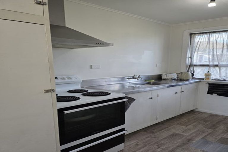 Photo of property in 6a Matahourua Crescent, Cannons Creek, Porirua, 5024