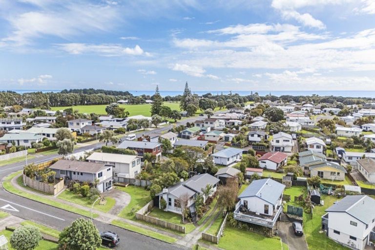 Photo of property in 3 Erica Place, Bell Block, New Plymouth, 4312