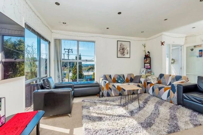 Photo of property in 2 Doone Place, Massey, Auckland, 0614