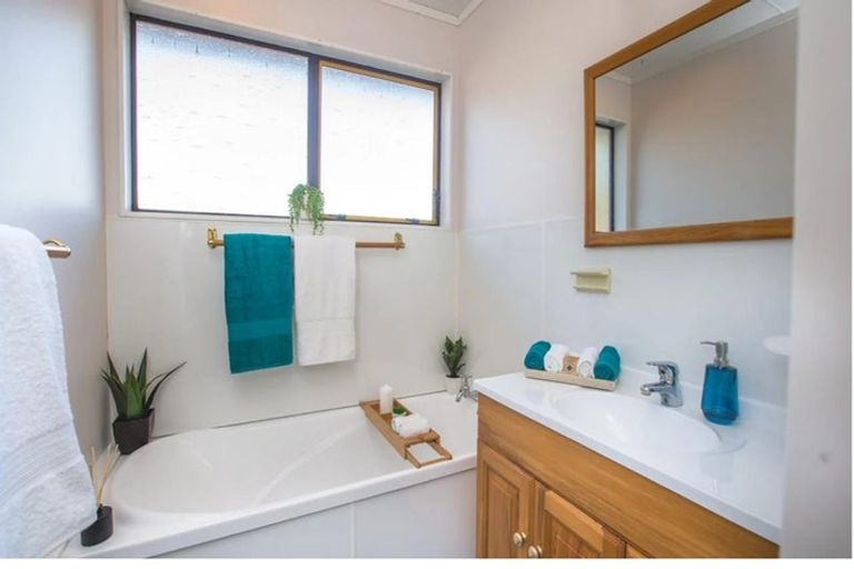 Photo of property in 94 Leeward Drive, Whitby, Porirua, 5024