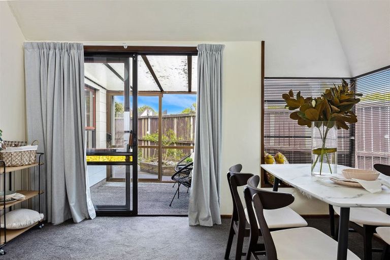 Photo of property in 43n Waimairi Road, Upper Riccarton, Christchurch, 8041