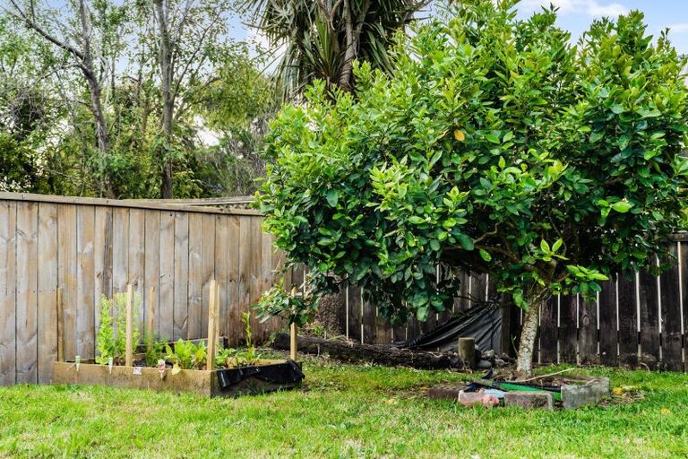 Photo of property in 25 Helleur Road, Massey, Auckland, 0614