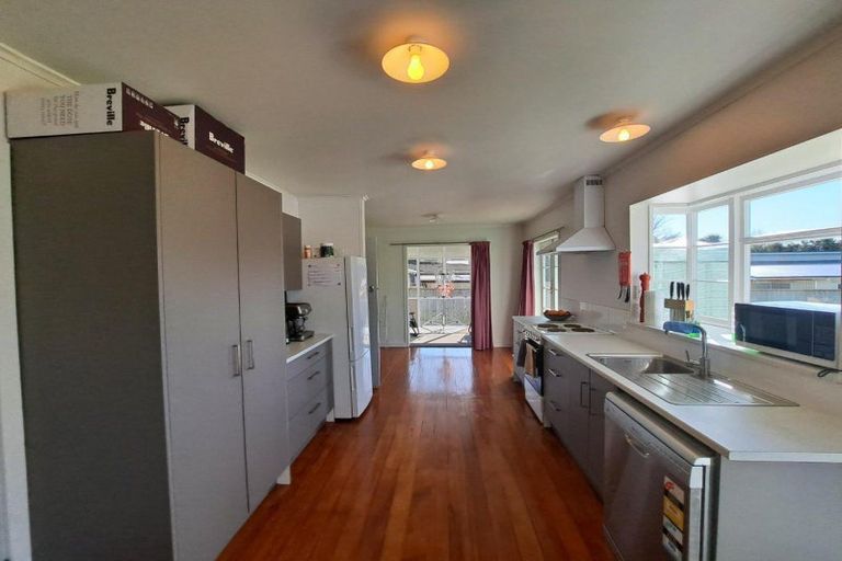 Photo of property in 9 Pukatea Street, Inglewood, 4330