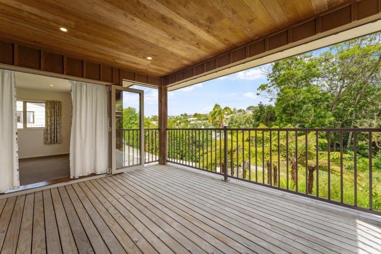 Photo of property in 52 D'oyly Drive, Stanmore Bay, Whangaparaoa, 0932