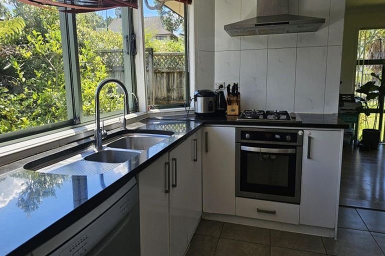Photo of property in 11 San Vito Place, Henderson, Auckland, 0612