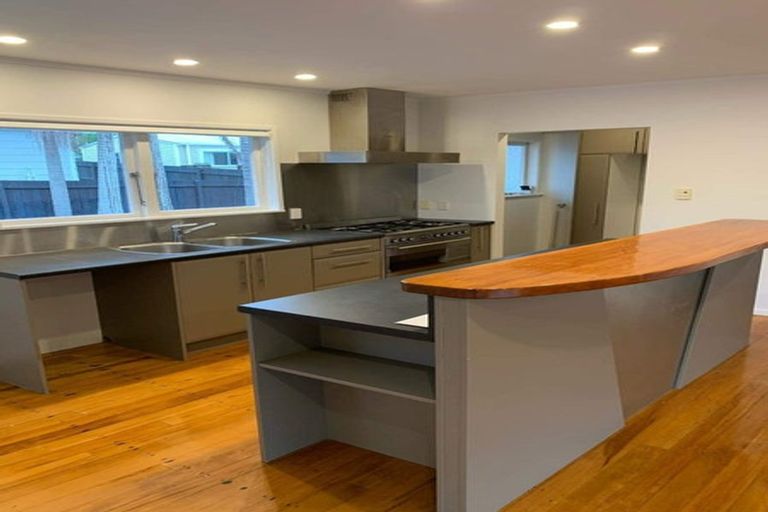 Photo of property in 1/85 Eskdale Road, Birkdale, Auckland, 0626