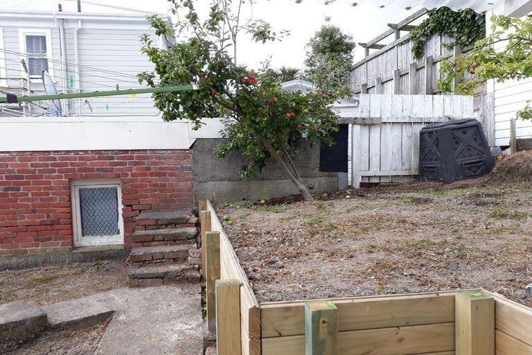 Photo of property in 4 Howard Street, Mount Cook, Wellington, 6021