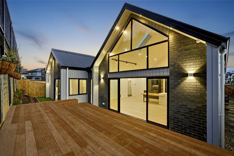 Photo of property in 32 Streamview Way, Long Bay, 0792