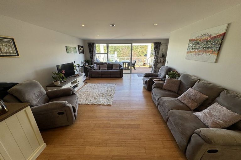 Photo of property in 9 Saddleback Grove, Karori, Wellington, 6012