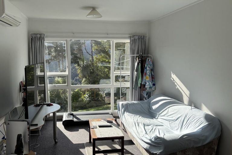 Photo of property in 2/17 Huntingdon Street, Northland, Wellington, 6012