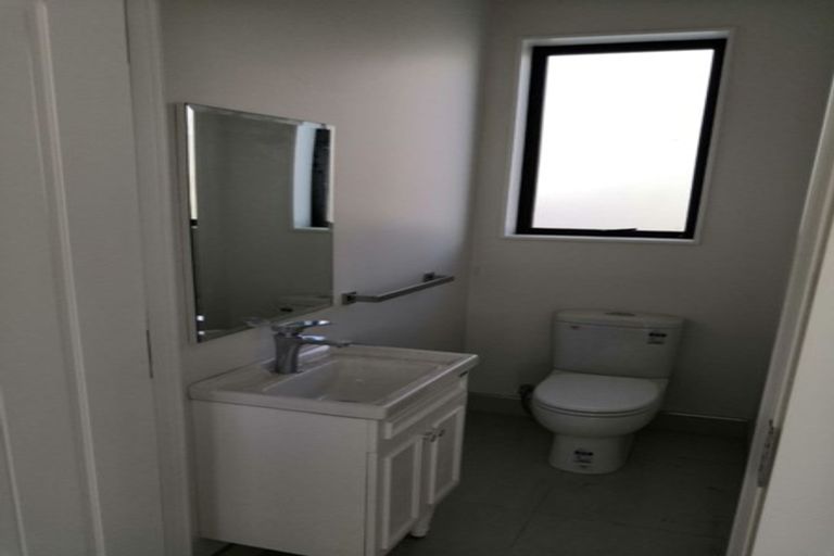 Photo of property in 27 Lawson Creek Street, Massey, Auckland, 0614