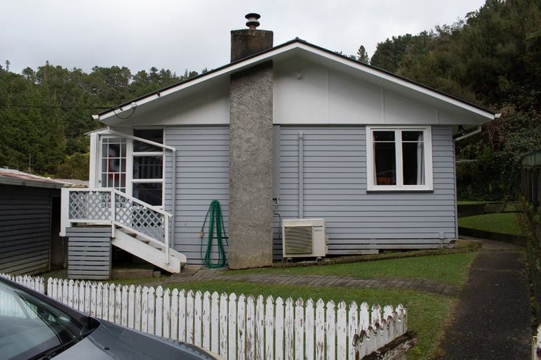 Photo of property in 29 Shackleton Grove, Stokes Valley, Lower Hutt, 5019