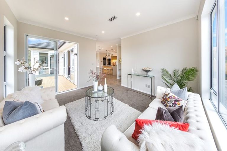 Photo of property in 10 Papa Orchard Drive, Kumeu, 0810