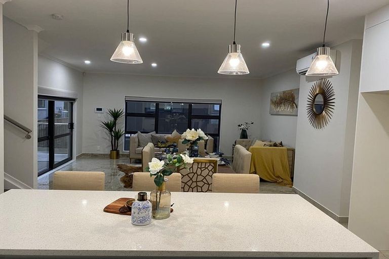 Photo of property in 4223c Great North Road, Glendene, Auckland, 0602