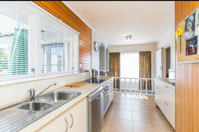 Photo of property in 258 Pakuranga Road, Pakuranga Heights, Auckland, 2010