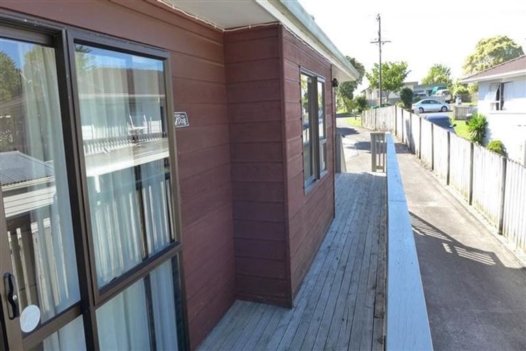 Photo of property in 1/130 Colwill Road, Massey, Auckland, 0614