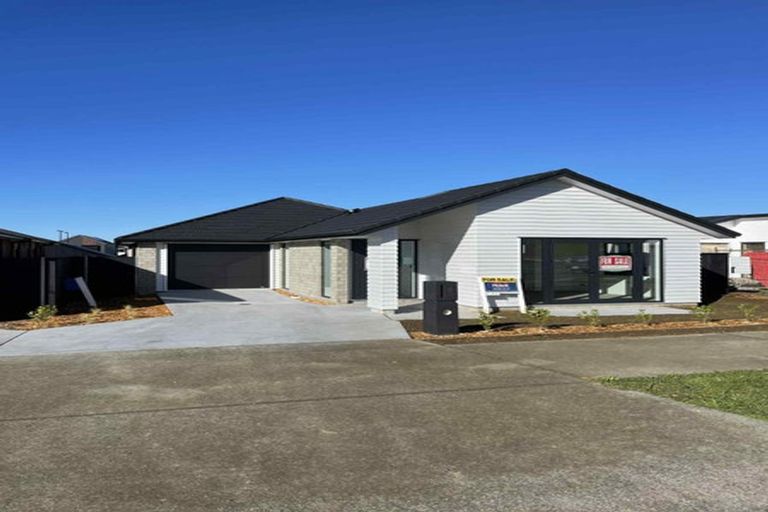 Photo of property in 3 Arohanui Road, Karaka, 2124